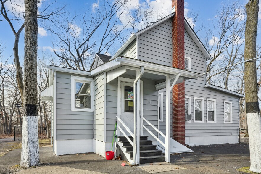 More Photos Of 110 Charles St, Old Bridge Daycare Center For Sale