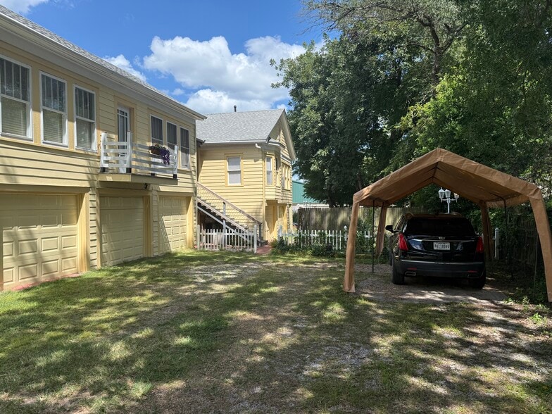 More Photos Of 611 W Woldert St, Tyler Hospitality For Sale