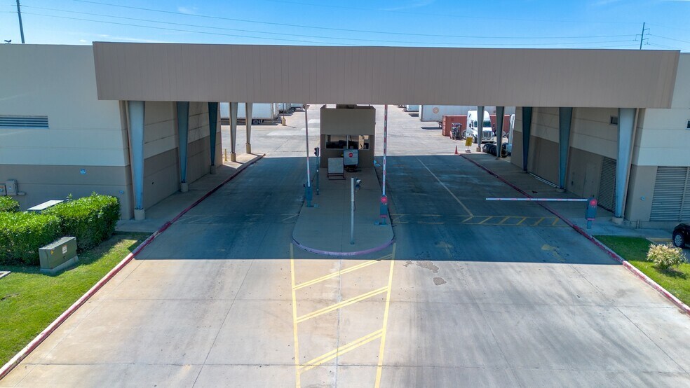 More Photos Of 12125 Jef dr, Laredo Industrial For Lease