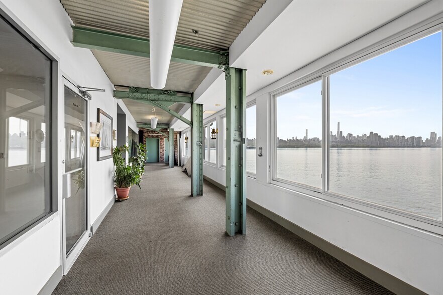 More Photos Of 115 River Rd, Edgewater Restaurant For Lease