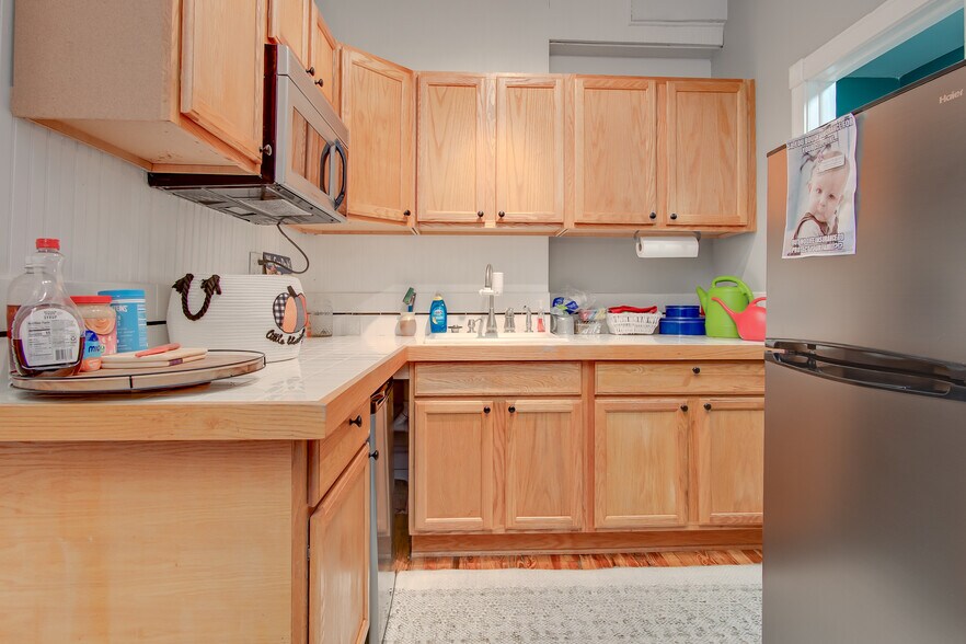 More Photos Of 21 W Pennsylvania Ave, Walkersville Office For Sale