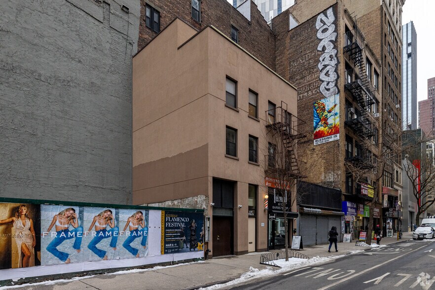More Photos Of 51 W 29th St, New York Storefront For Lease