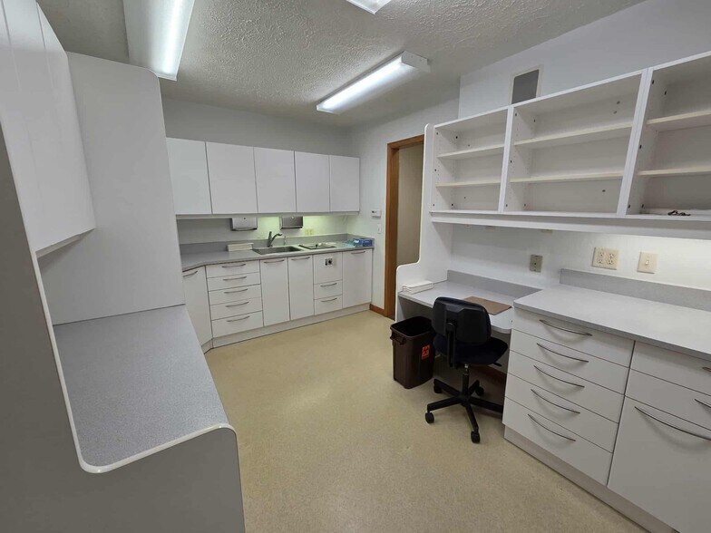 More Photos Of 9252 Lake City Rd, Houghton Lake Medical For Sale