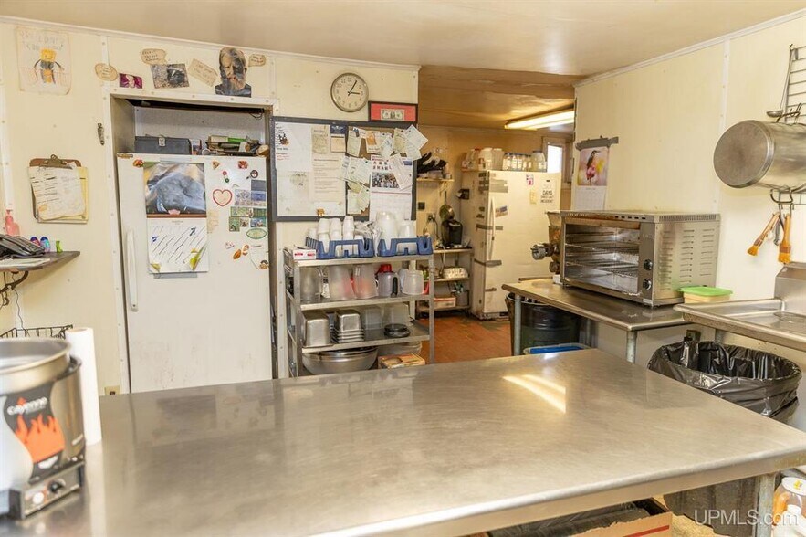 More Photos Of 824 N 3rd St, Marquette Specialty For Sale