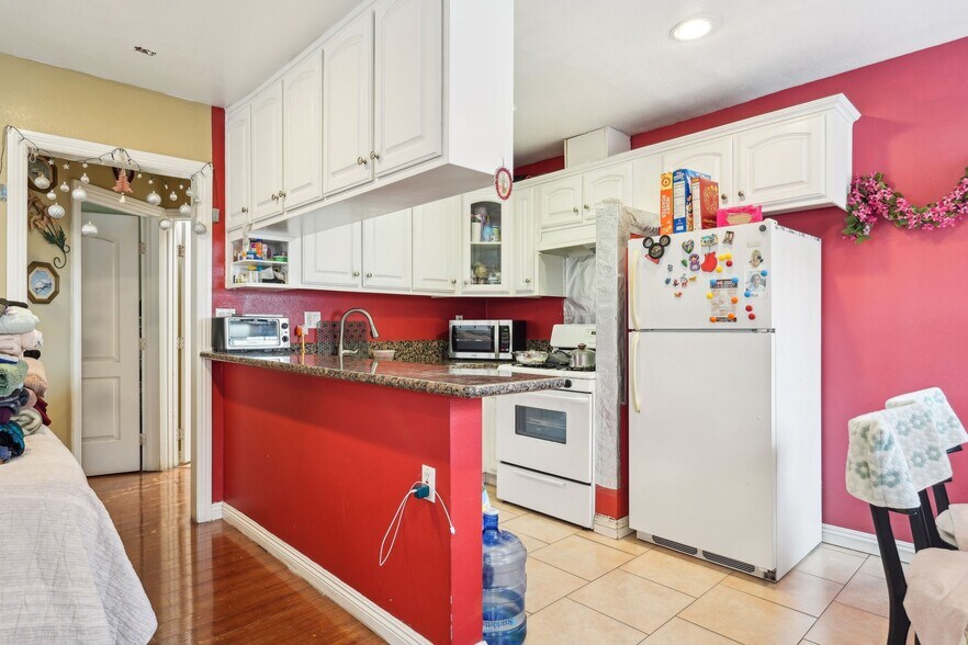 More Photos Of 10240 Atlantic Ave, South Gate Storefront For Sale