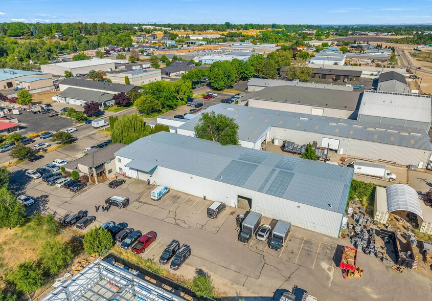 More Photos Of 5090 N Sawyer Ave, Garden City Warehouse For Sale