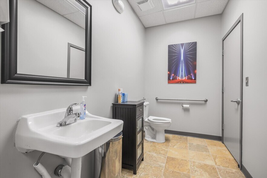 More Photos Of 1589 Metropolitan Blvd, Tallahassee Office For Lease