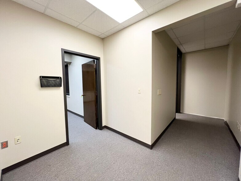 More Photos Of 100 Briarwood West Dr, Jackson Office For Lease