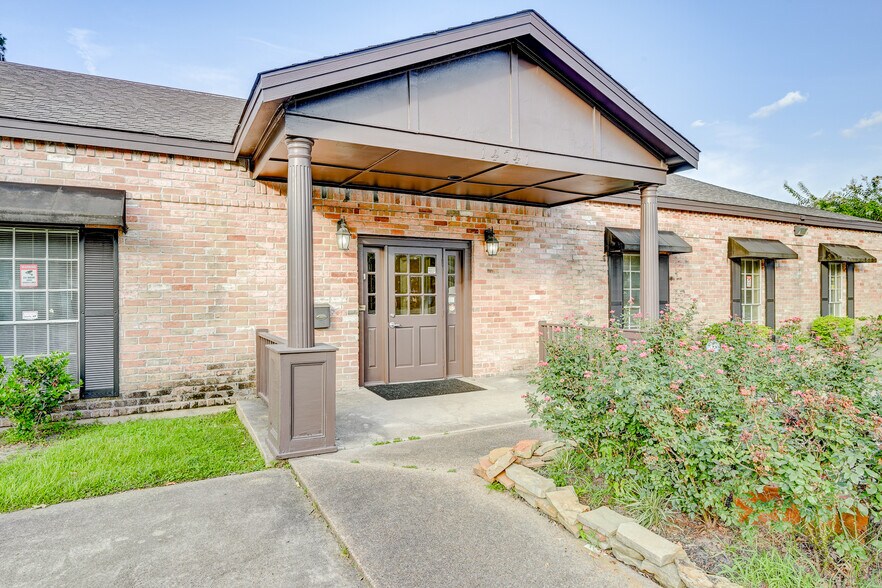 More Photos Of 14741 Pebble Bend Dr, Houston Loft Creative Space For Lease