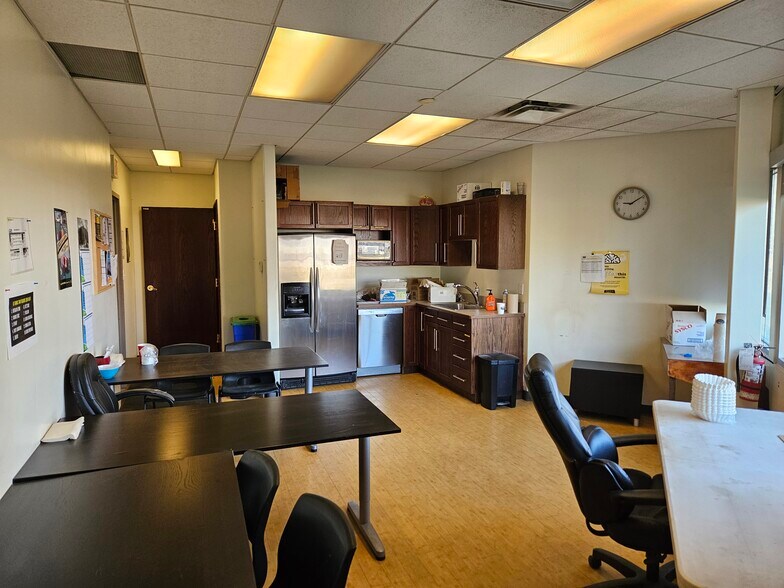 More Photos Of 501 14th Ave, Nisku Warehouse For Lease