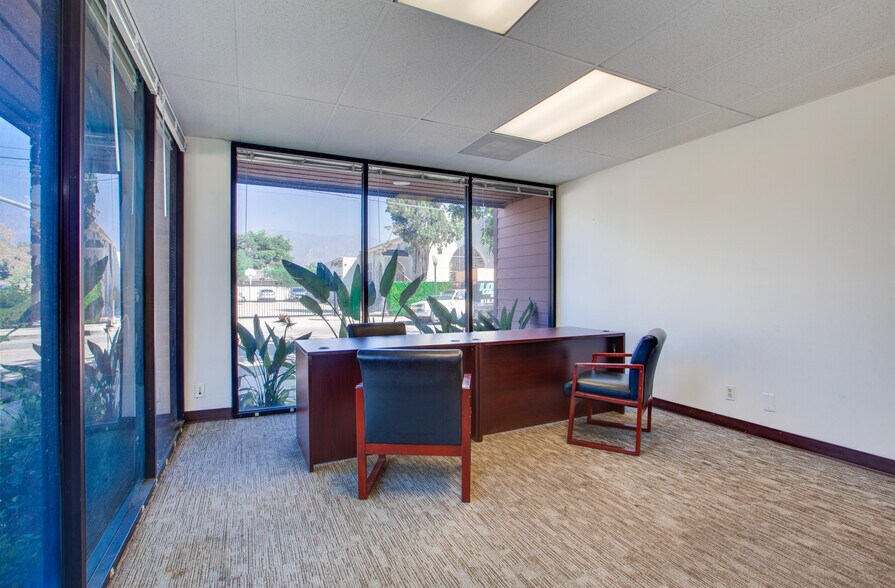 More Photos Of 440 Western Ave, Glendale Office For Lease