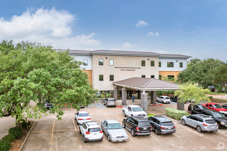 More Photos Of 800 Peakwood Dr, Houston Unknown For Lease