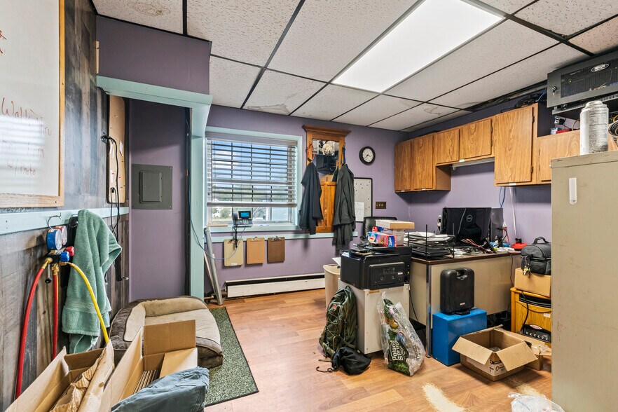 More Photos Of 680 Maine Ave, Farmingdale Storefront Retail Office For Lease