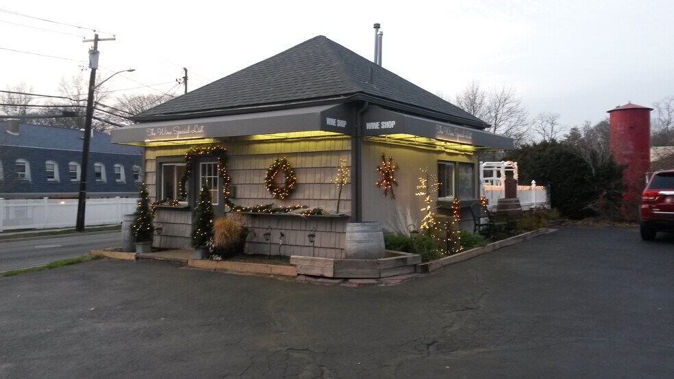 More Photos Of 16 Split Rock Rd, Syosset Freestanding For Lease