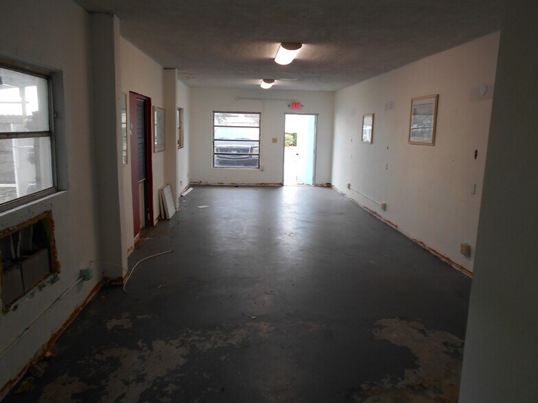 More Photos Of 2400 25th St N, Saint Petersburg Office For Sale