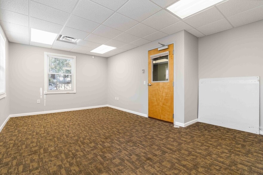 More Photos Of 118 Stockbridge Rd, Jonesboro Medical For Sale