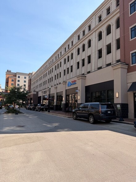 Primary Photo Of 885 Monon Green Blvd, Carmel Parking Garage For Lease
