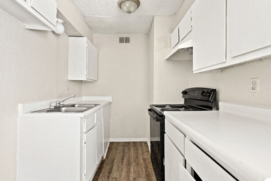 More Photos Of 7550 NW 10th St, Oklahoma City Apartments For Sale