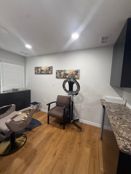 More Photos Of 925 W Mitchell St, Arlington Medical For Lease