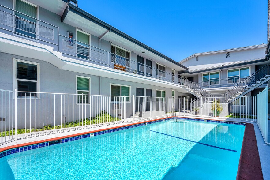 More Photos Of 13000 Valleyheart Dr, Studio City Apartments For Sale