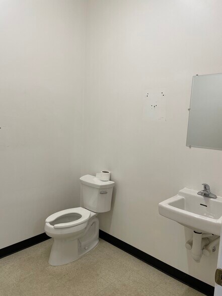 More Photos Of 813 Joe Black Rd, Williamston Warehouse For Lease