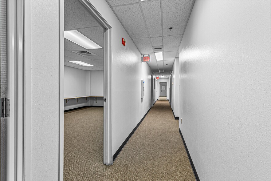 More Photos Of 1990 NW Washington Blvd, Grants Pass Warehouse For Sale