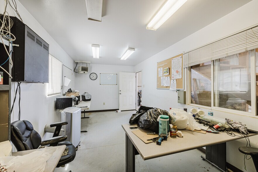 More Photos Of 824 Poplar St, Carlin Industrial For Sale