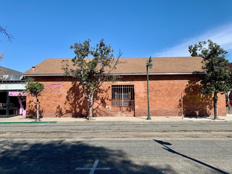 More Photos Of 242 E Oak Ave, Visalia Freestanding For Sale