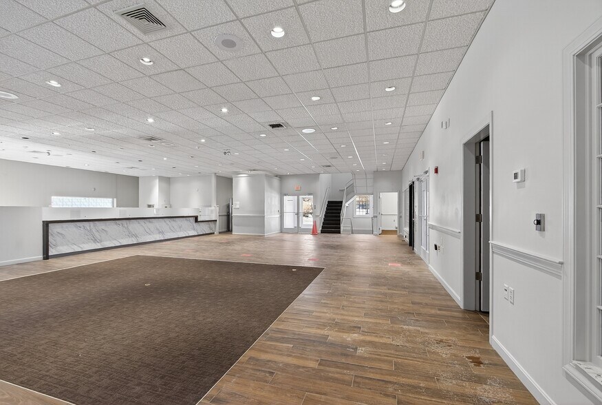 More Photos Of 31 Plaistow Rd, Plaistow Bank For Lease