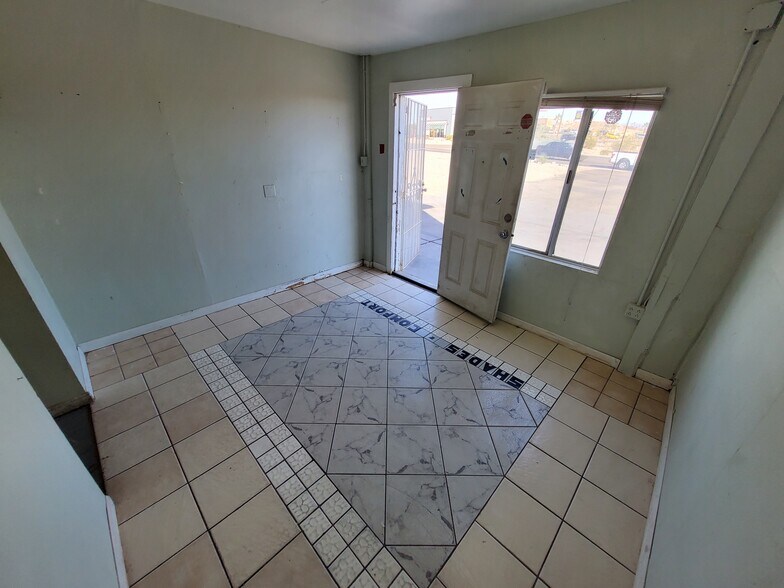 More Photos Of 2715 Highway 95, Bullhead City Self Storage For Lease