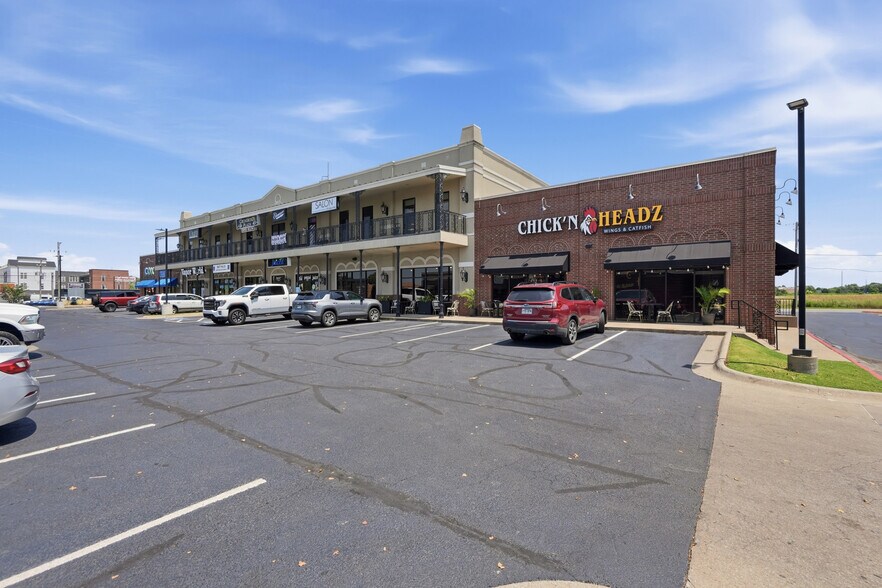 More Photos Of 201 SW 14th St, Bentonville Unknown For Lease