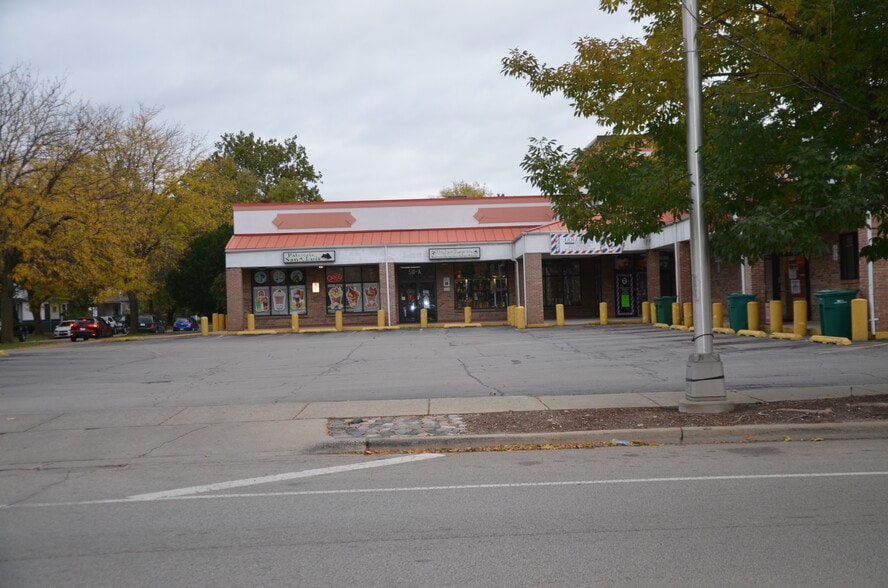 More Photos Of 510 N Collins St, Joliet Storefront For Lease