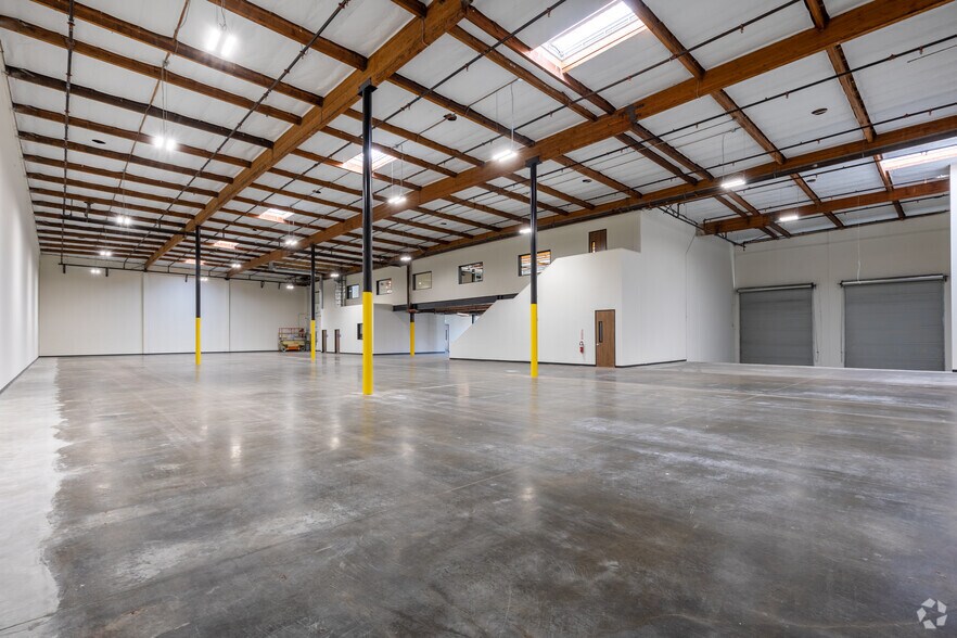 More Photos Of 2445-2460 E 12th St, Los Angeles Unknown For Lease