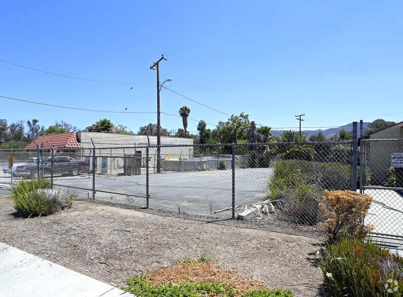 More Photos Of 16899 Lakeshore Dr, Lake Elsinore Contractor Storage Yard For Lease