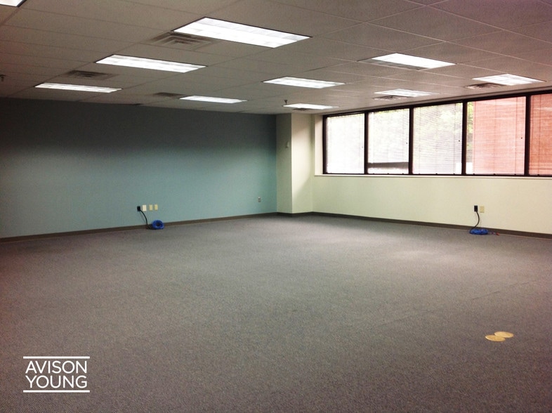 More Photos Of 2030 Falling Waters Rd, Knoxville Office For Lease