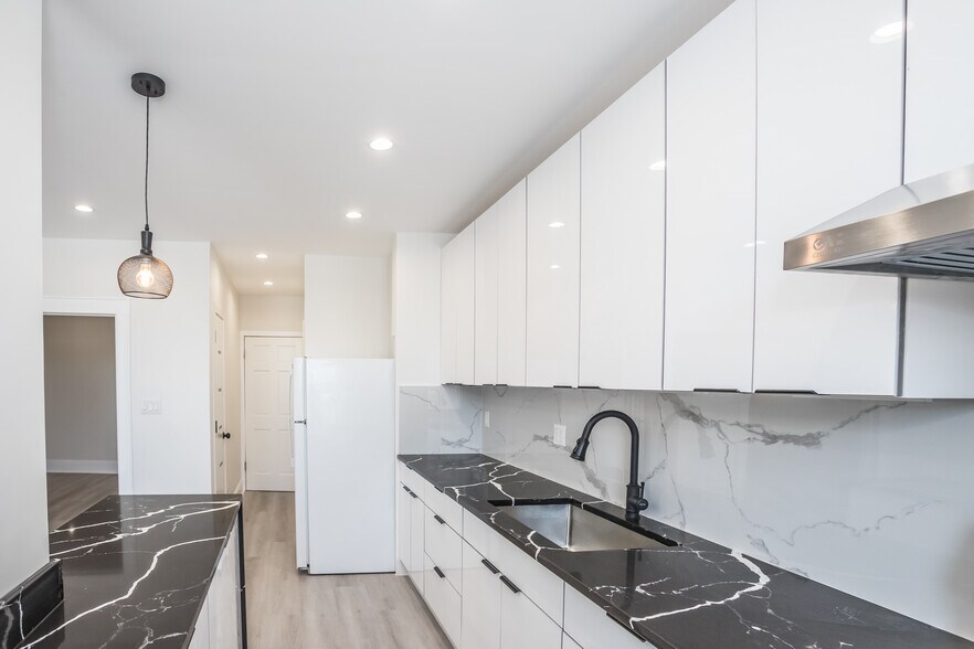 More Photos Of 6717 Myrtle Ave, Glendale Storefront Retail Residential For Sale