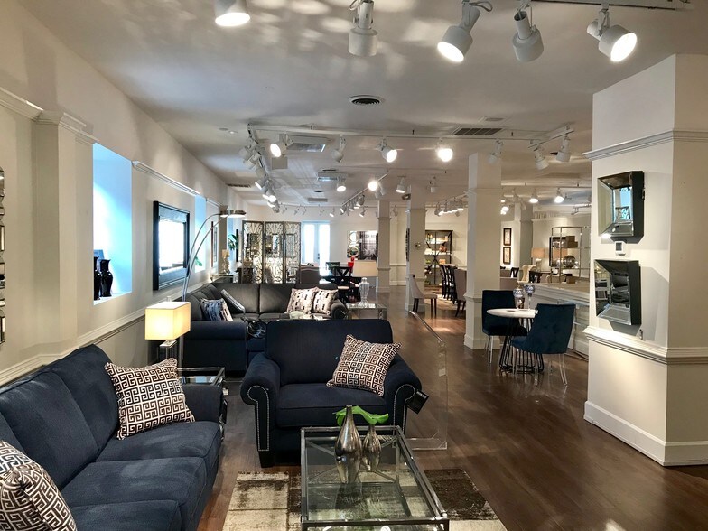 More Photos Of 208 Jacobs Pl, High Point Showroom For Lease