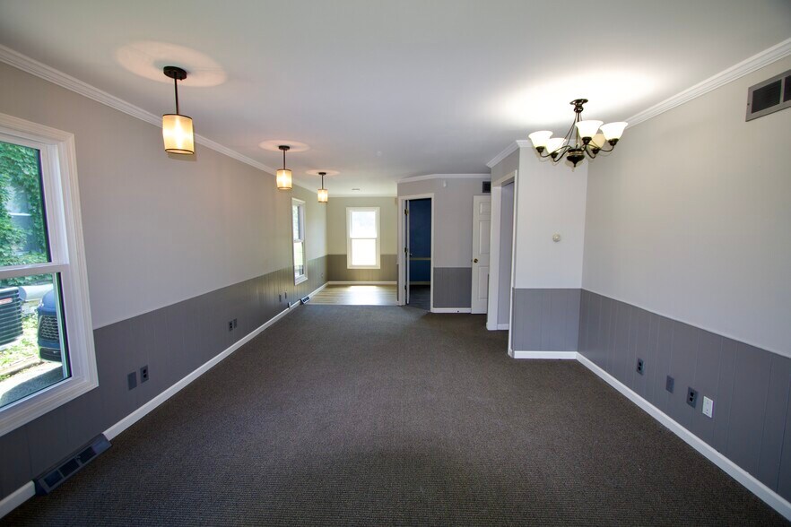 More Photos Of 123 N Jackson St, Janesville Office For Sale