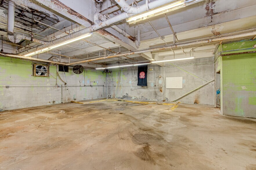 More Photos Of 1664 Sharon Rd, Washington Warehouse For Sale