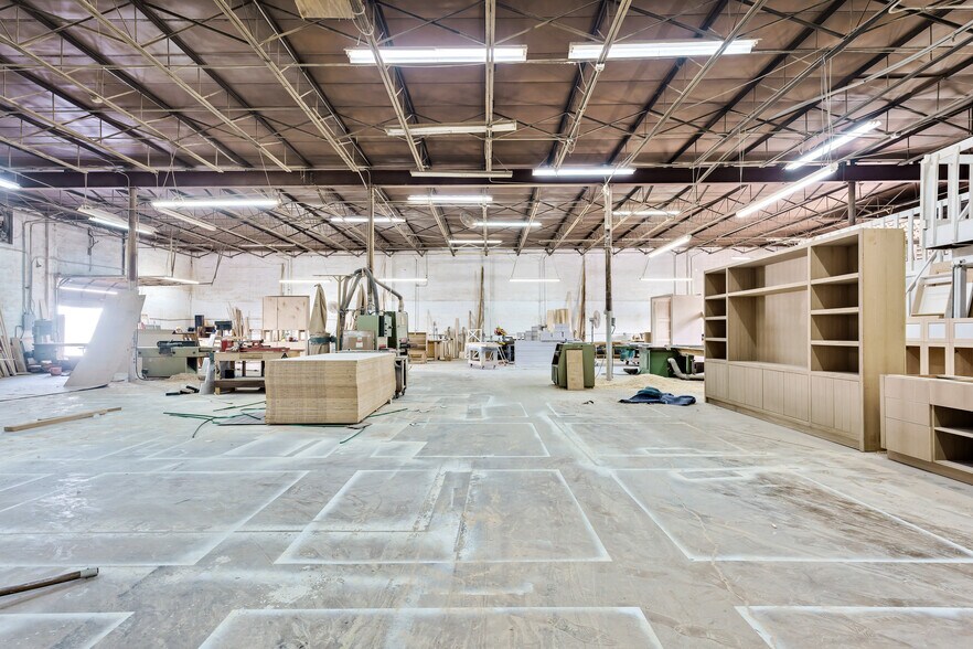 More Photos Of 1051 E 24th St, Hialeah Warehouse For Sale