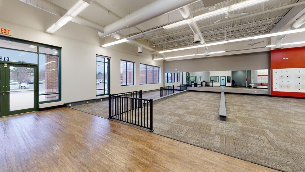 More Photos Of 588-628 Randall Rd, South Elgin Unknown For Lease