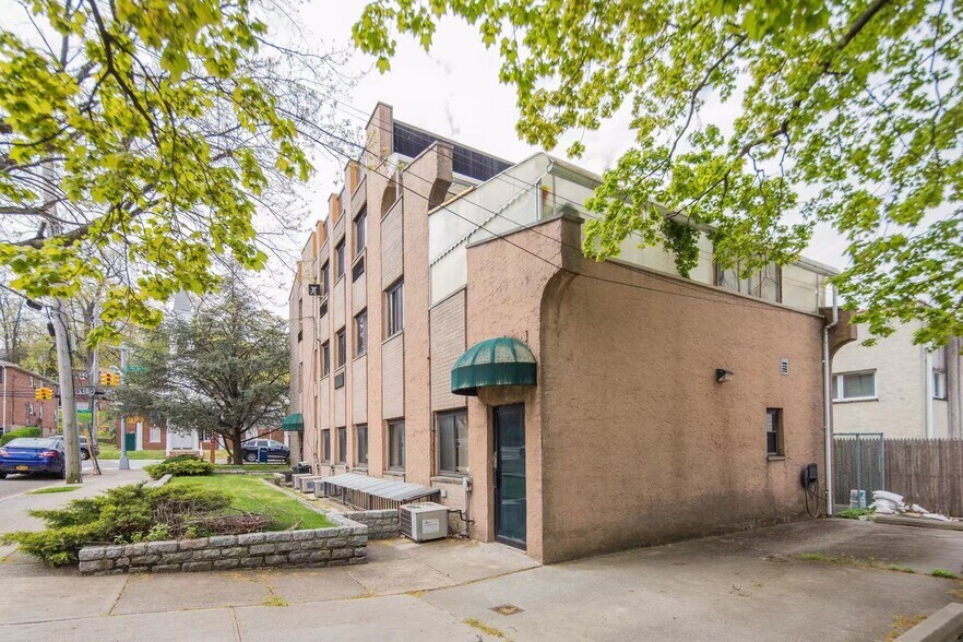 More Photos Of 4621 Little Neck Pky, Little Neck Office Residential For Sale