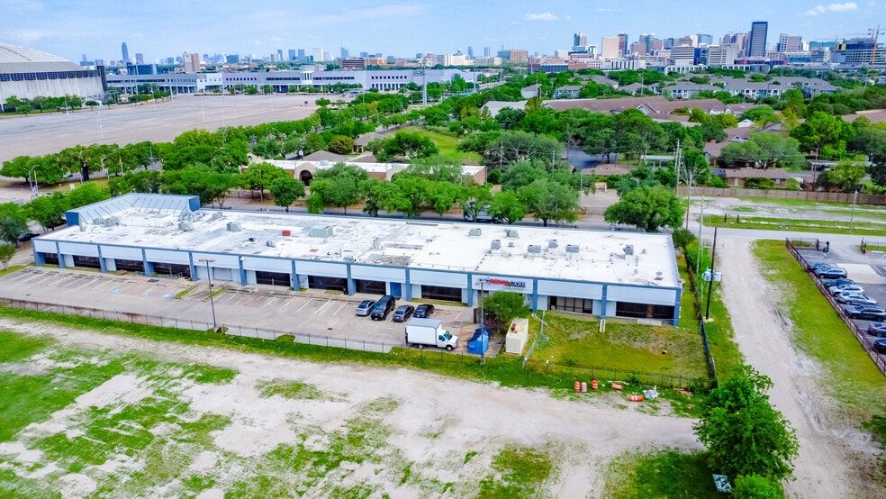 More Photos Of 8515 Fannin St, Houston Medical For Lease