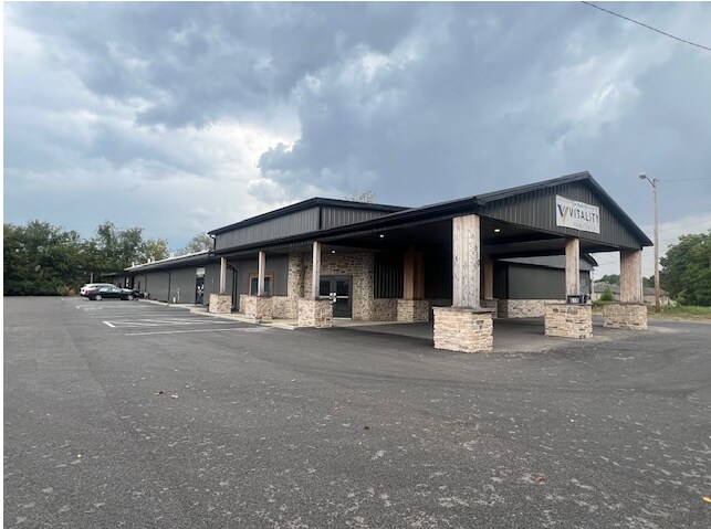 Primary Photo Of 610 Cave Mill Rd, Bowling Green Medical For Sale