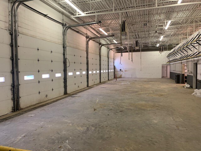 More Photos Of 5888 Highway 100, Washington Freestanding For Lease