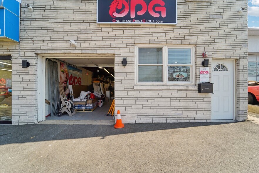 More Photos Of 593-595 New York Ave, Lyndhurst Light Manufacturing For Lease