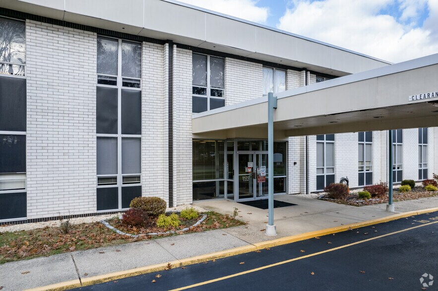 More Photos Of 24 Link Dr, Rockleigh Light Distribution For Lease