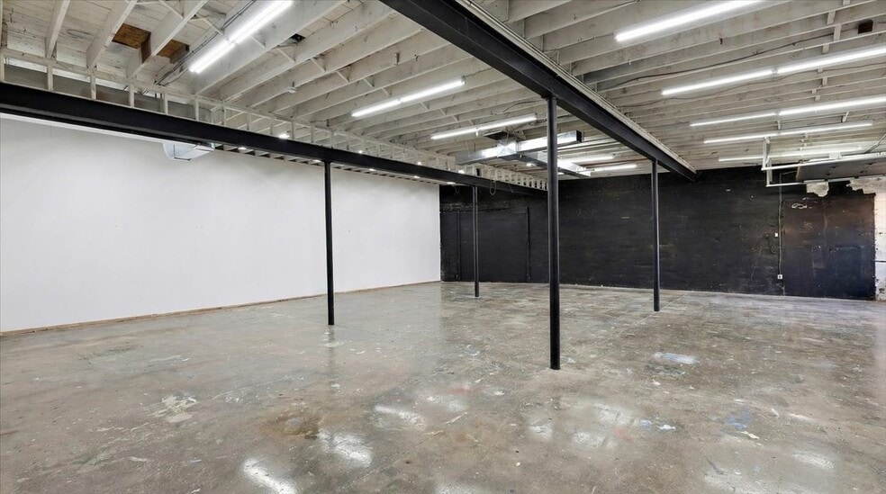 More Photos Of 12501 Chalmers St, Detroit General Retail For Sale