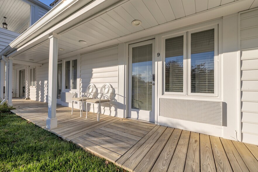 More Photos Of 21384 Coopertown Rd, Tilghman Hotel For Sale