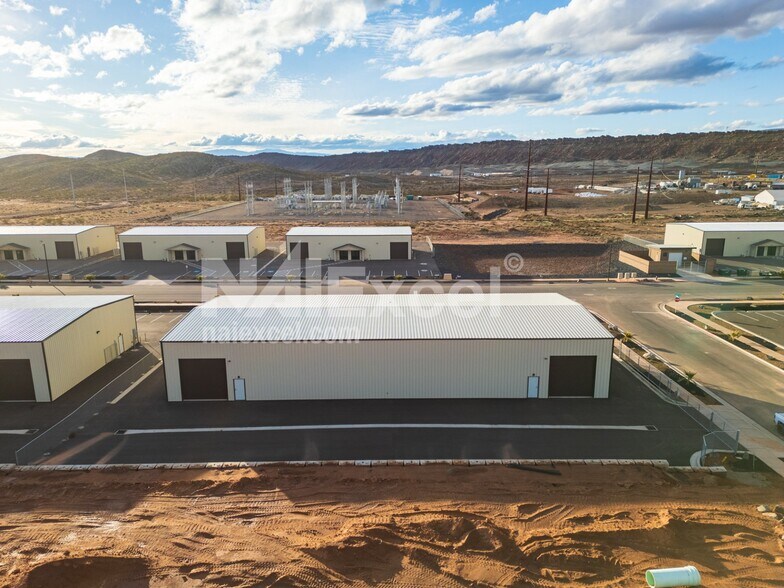 More Photos Of 1129 Regional Pk rd, Hurricane Warehouse For Lease